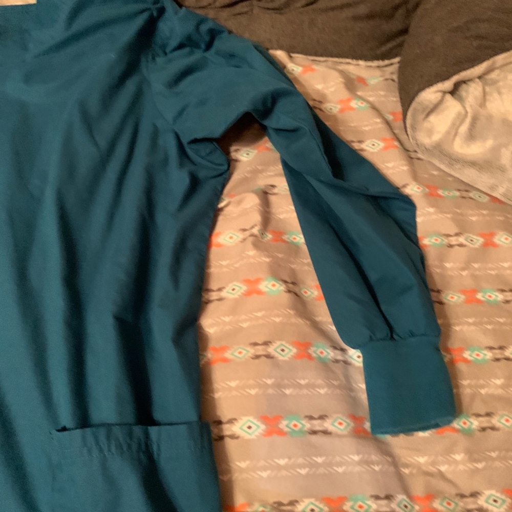 Scrub top - Picture 2 of 3